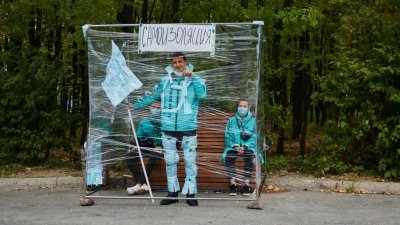 Партия «Новые люди» провела в Екатеринбурге перформанс против коронавирусных ограничений (ФОТО)