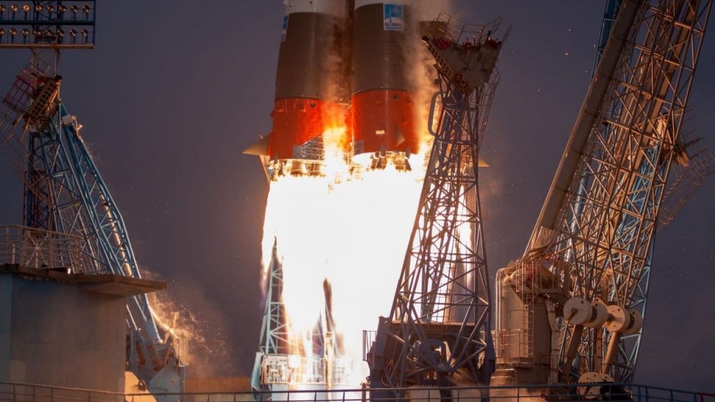 Россия прекратила работу над ракетой для полетов на Луну