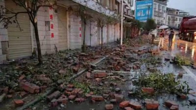 Три человека погибли при землетрясении в Китае