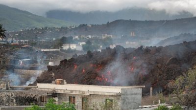 Ученые предупредили о кислотных дождях после извержения вулкана на острове Пальма