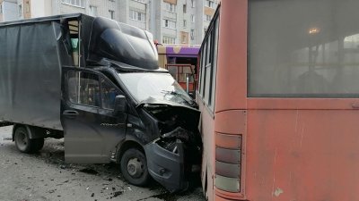 В Нижнем Новгороде в ДТП с двумя автобусами пострадали 18 человек