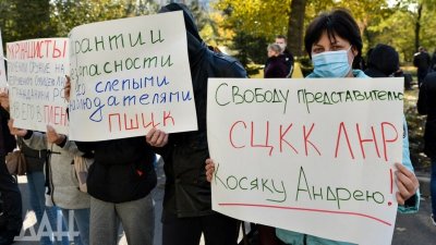 Протестующая Горловка вслед за Донецком заблокировала в гостинице миссию ОБСЕ в Донбассе
