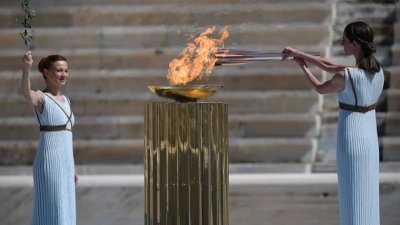 В Древней Олимпии зажгли огонь пекинской олимпиады