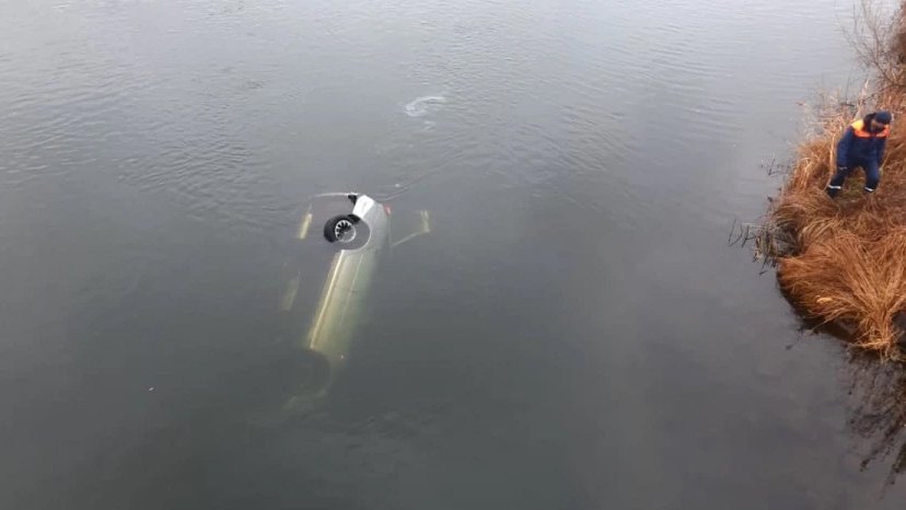 На Урале утонула машина с пассажирами
