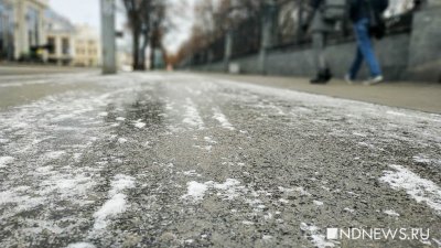 «Дорога покрылась ледяной коркой»: свердловские трассы превратились в катки