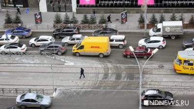 На дорогах Екатеринбурга гололед. Взлетели цены на такси