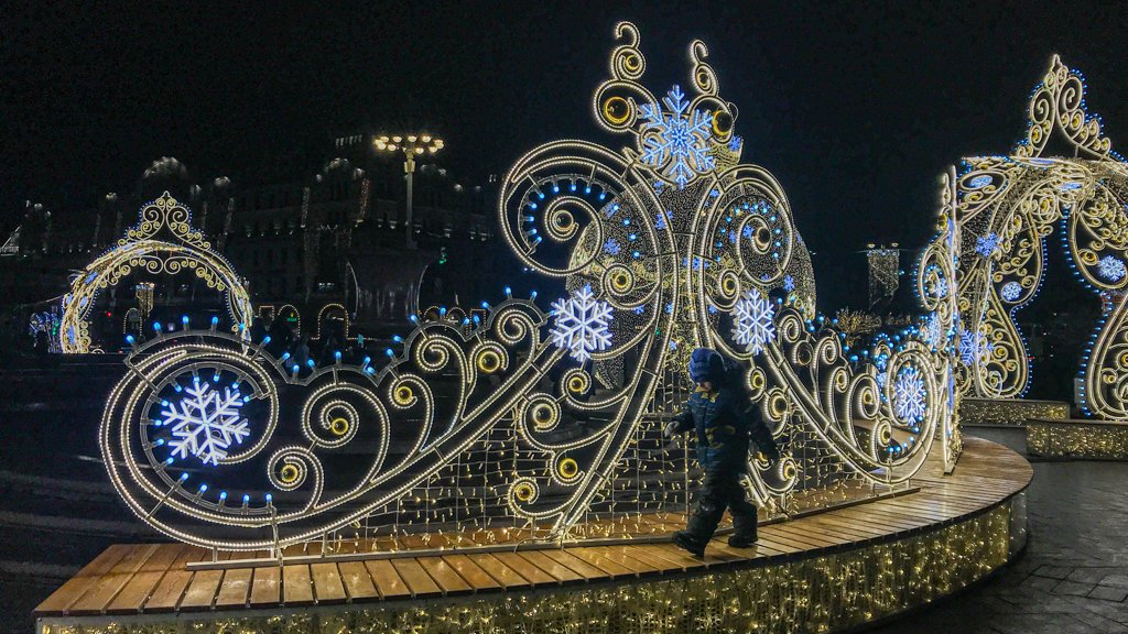 Ненасытная красота: власти Симферополя снова собираются потратить миллионы на новогодние украшения