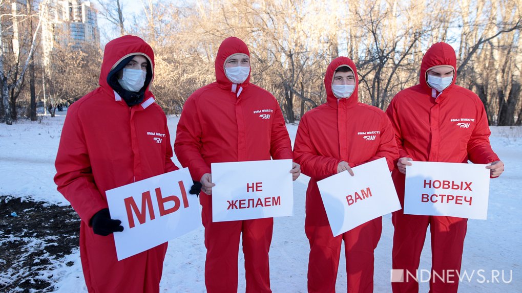 На пикет против QR-кодов в Екатеринбурге пришли сторонники вакцинации (ФОТО)