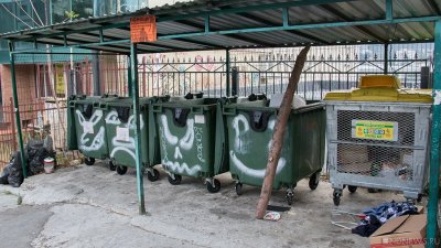В России хотят запретить выбрасывать одежду в мусорные баки