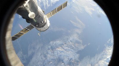 Crew Dragon с российским космонавтом на борту успешно пристыковался к МКС