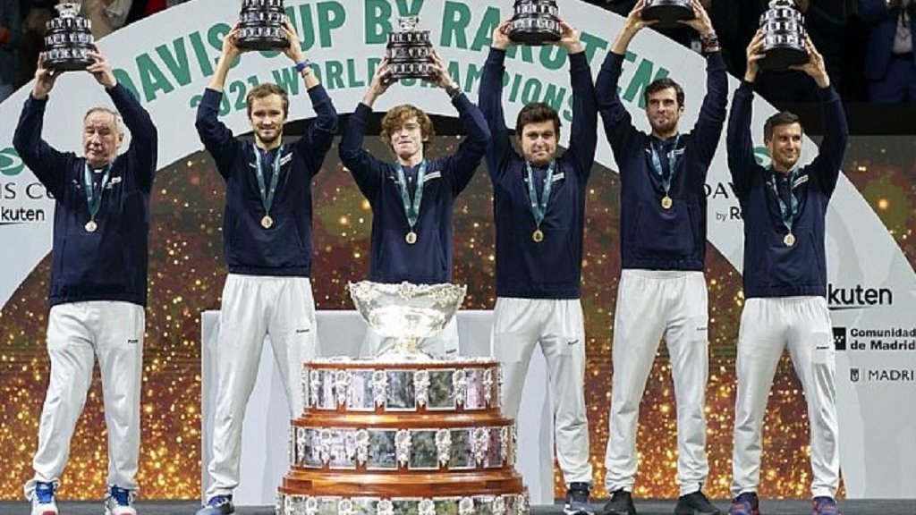 Российская сборная по теннису впервые за 15 лет выиграла Кубок Дэвиса