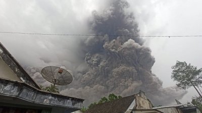 В Индонезии число погибших от извержения вулкана достигло 43 человек