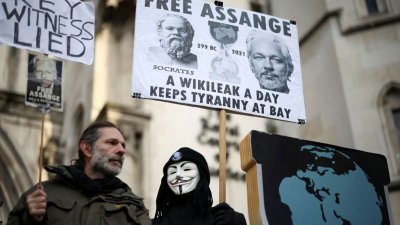 Лондонский суд выдал ордер на экстрадицию Ассанжа в США