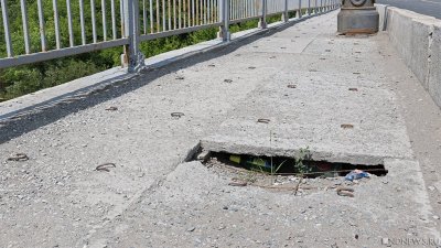 В Челябинской области закрыли движение через мост. Сооружение не выдержало потока фур