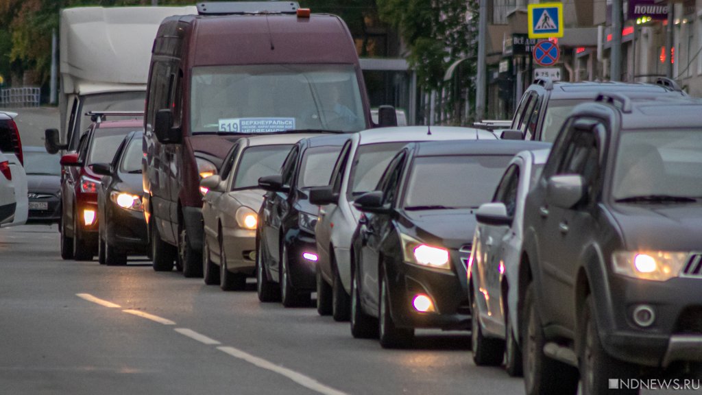 В Ялте турист и водитель автобуса устроили драку на дороге