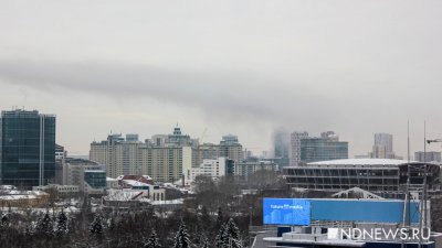 В Екатеринбурге на стройке загорелось помещение, где отдыхают рабочие (ФОТО)