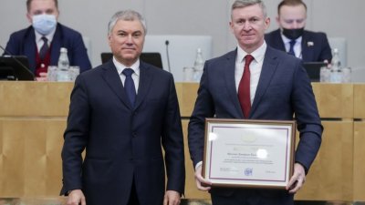 Спикеру курганской облдумы вручили награду в Москве