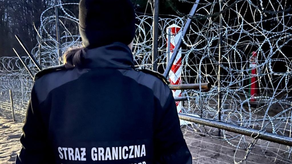 Польская пограничница пострадала при попытке мигрантов прорвать границу