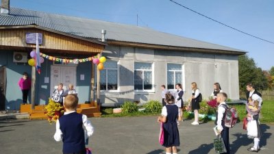 Здание – аварийное, но очередь до него не доходит: почему Куйвашеву напомнили о школе в Киргишанах