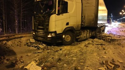 На Пермской трассе произошло сразу три аварии с большегрузами (ФОТО)