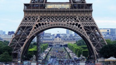 Известный фотограф Рене Робер умер на оживленной улице Парижа