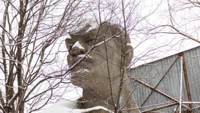 В Крыму изуродовали памятник Ленину