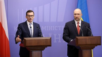 Польский премьер объявил о начале поставок вооружений Украине