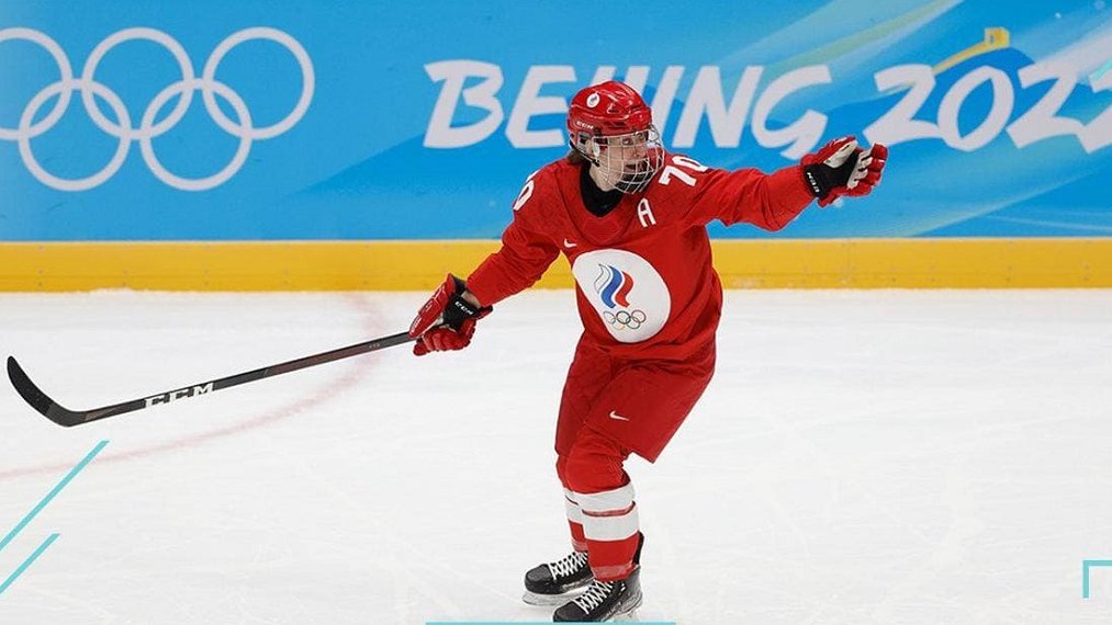 Россиянки и канадки вышли на матч по хоккею в медицинских масках