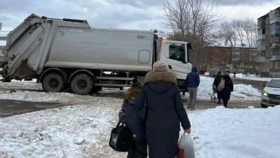 В Березовском мусоровоз насмерть сбил пенсионерку
