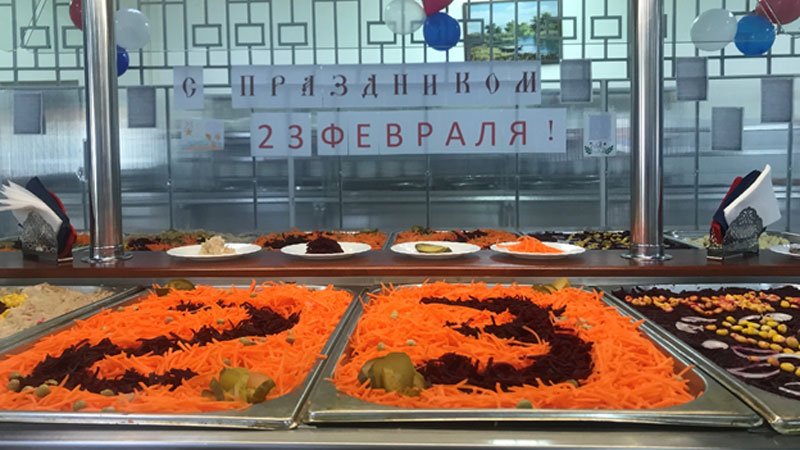 В День защитника Отечества в армейских столовых России приготовили десятки праздничных блюд