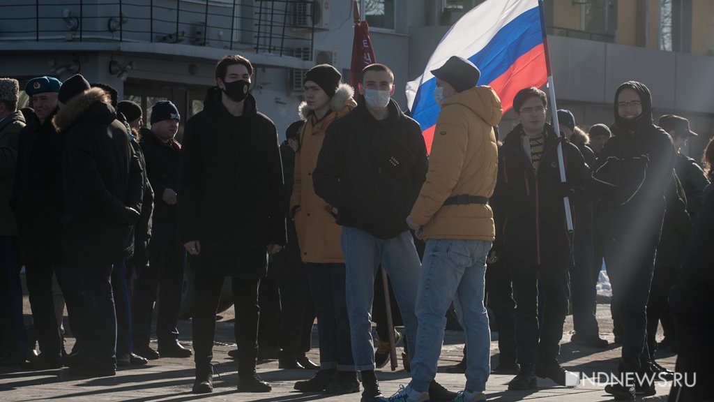 «Нам не нужна Украина, нам нужно спокойствие»: в Екатеринбурге прошел митинг за Донбасс (ВИДЕО)