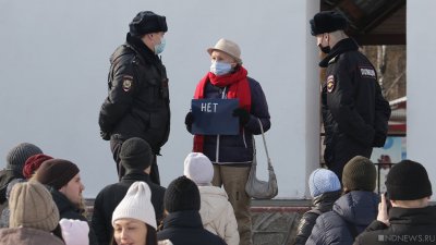 «С таким плакатом стоять нельзя»: в Челябинске прошли акции протеста (ФОТО)