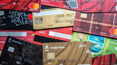 Сбербанк начал «выковыривать» микрочипы со старых карт и устанавливать их на новые