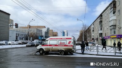 В аварии с участием машины скорой помощи в Екатеринбурге пострадали 7 человек