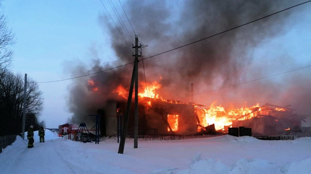 В труднодоступной деревне Таборинского района сгорел культурный центр (ФОТО)