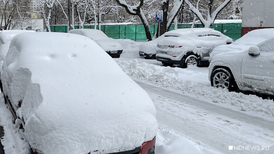 Выпал снег апрель. Снег в Москве вчера. Сугробы в Москве. Снег сегодня. Сегодняшний снегопад в Москве.