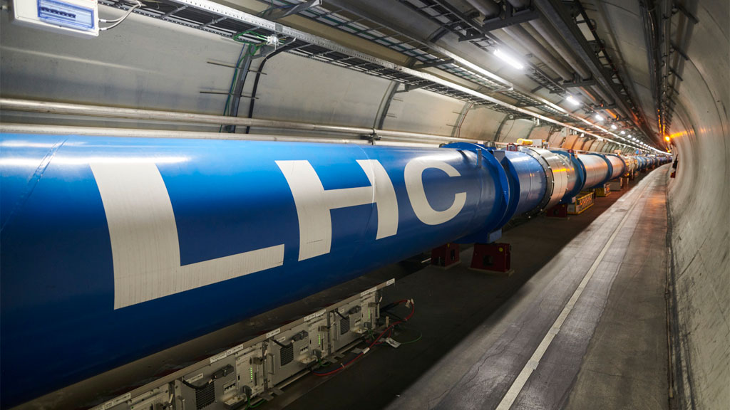 Большой адронный коллайдер возобновил работу после трех лет простоя