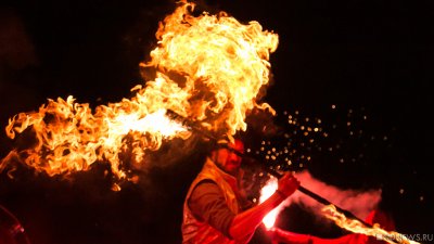 В Крыму во время выступления загорелся танцор фаер-шоу