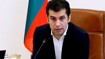 Глава правительства Болгарии пожертвовал зарплату на вооружение Украины