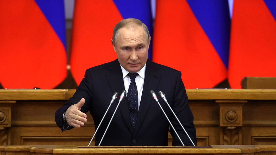 «У нас есть для этого все инструменты»: в случае угрозы для России Путин пообещал «молниеносный ответ»