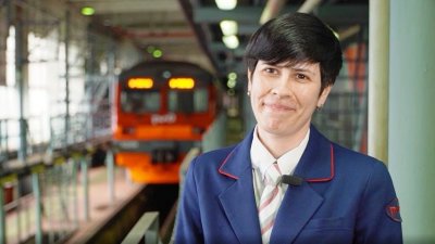 «Это важная победа». Первая девушка-машинист появилась на Свердловской железной дороге (ФОТО, ВИДЕО)