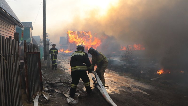 «Горят дачи, горят дома»: глава Кургана Ситникова из эвакуированного СНТ сделала заявление о пожарах