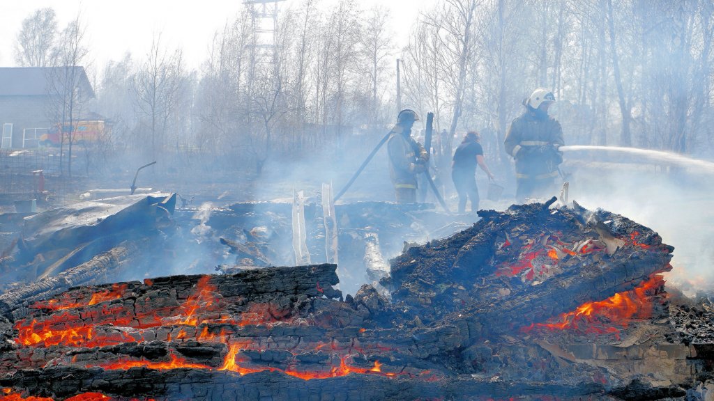 В Тюменской области из-за пожара эвакуируют людей
