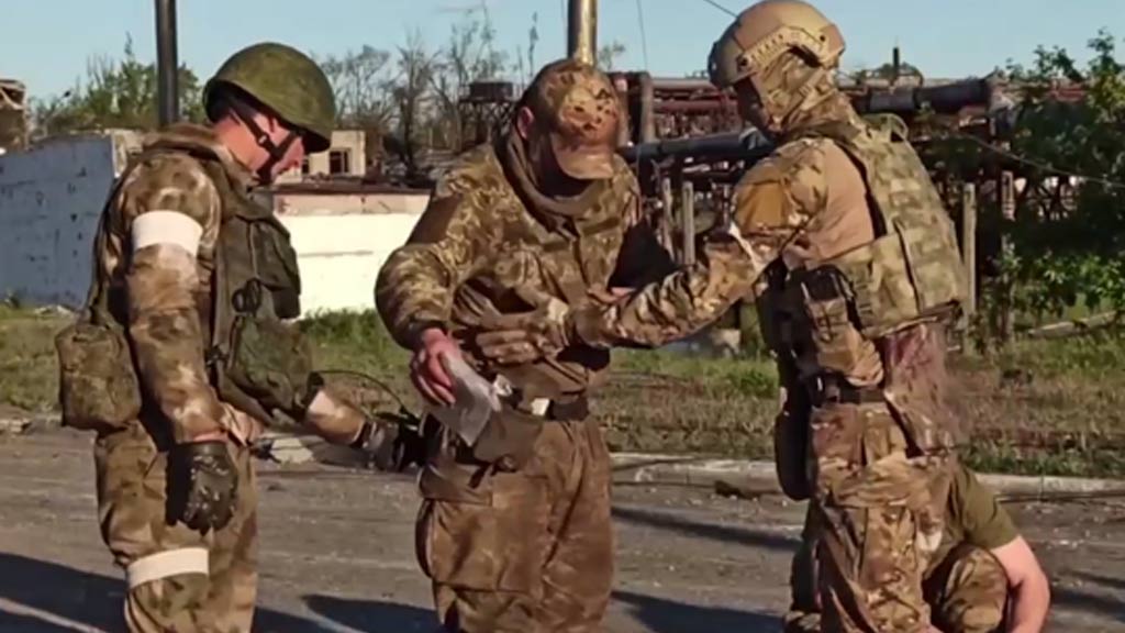 С «Азовстали» в плен сдались более 260 боевиков. В ДНР готовятся принять еще 2 тыс. военнопленных