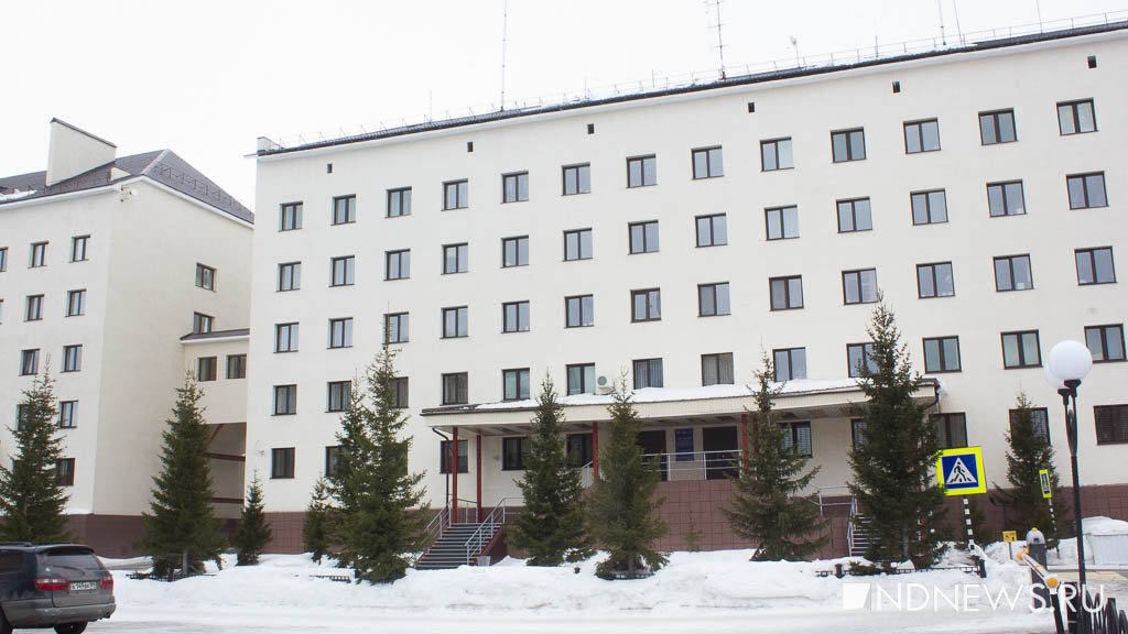 Власти Ямала выяснят причину появления трещин в здании чиновников и силовиков