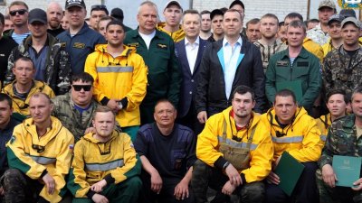 В Кургане Шумков провёл торжественную церемонию в честь окончания тушения пожаров