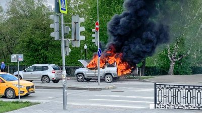 На ВИЗ-бульваре загорелся «УАЗ-Патриот» (ФОТО, ВИДЕО)