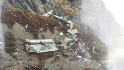 В Непале нашли тела 14 погибших при крушении самолета