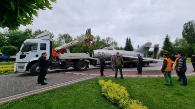 Отомстили: на Украине снесли с постамента легендарный МиГ-15