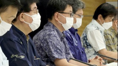 Правительство Японии провело заседание без пиджаков ради экономии электричества